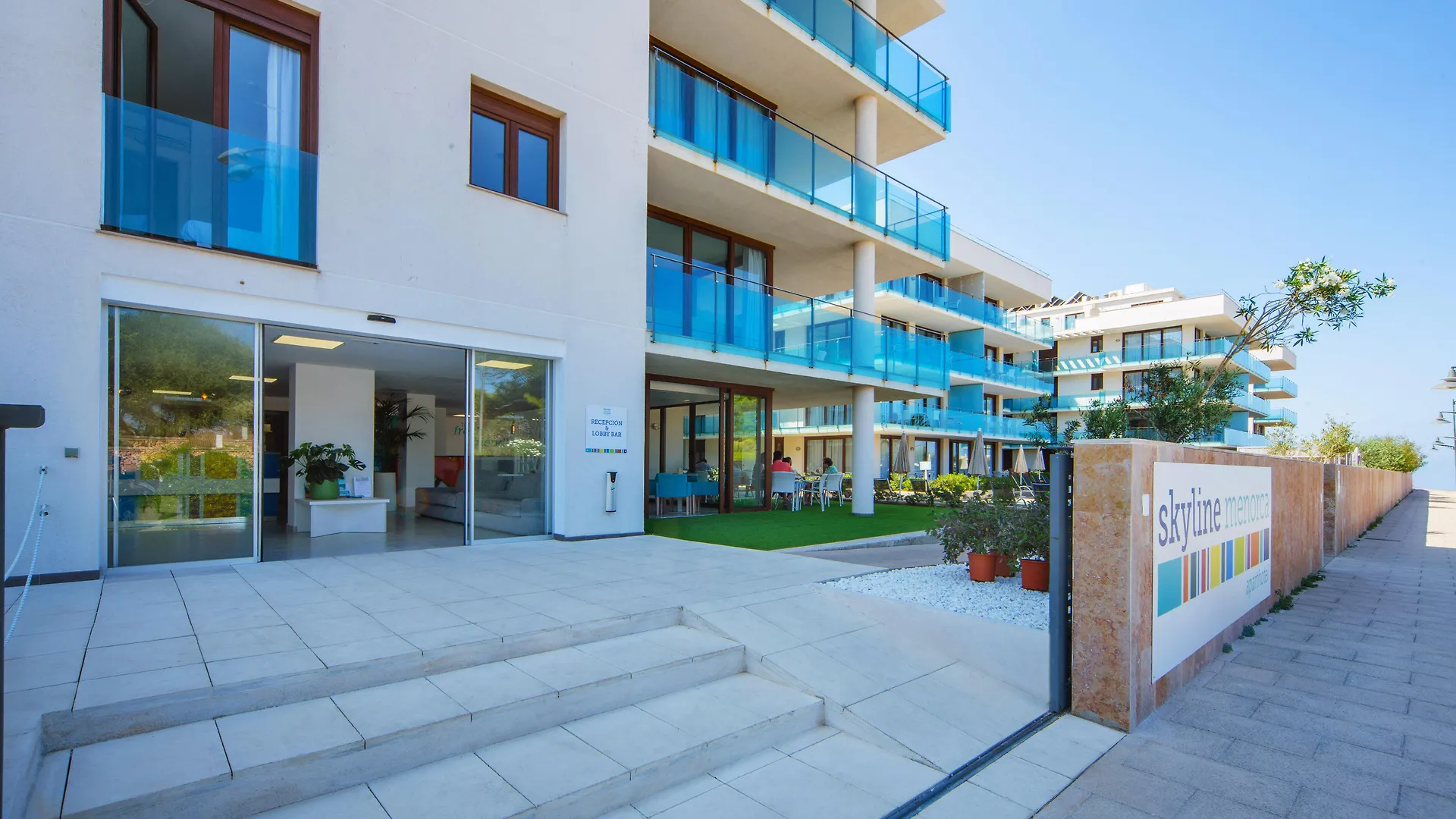 Aparthotel Ferrer Skyline location
